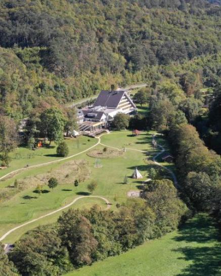 Krainerhütte von oben inmitten des Wienerwaldes