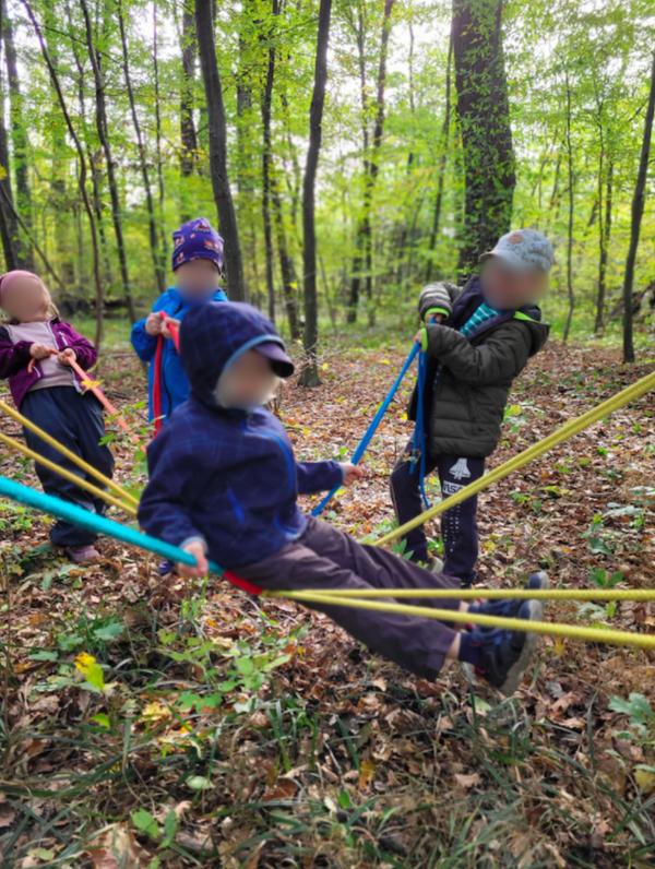 Kinder spielen